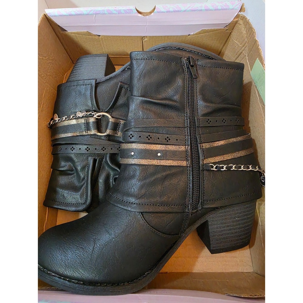 Jellypop Duarte Black Slouchy Ankle Boots Charm Chain Accents Size 8 NEW